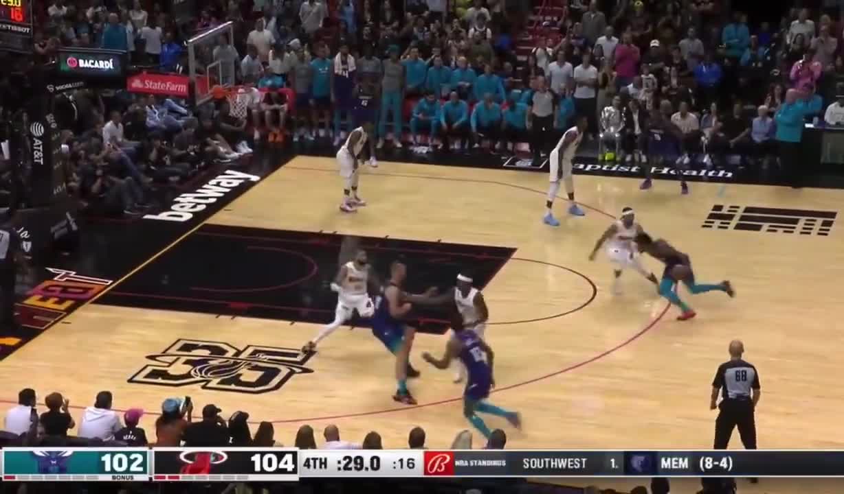 Dennis Smith Jr. ties the game with under 30 seconds to play