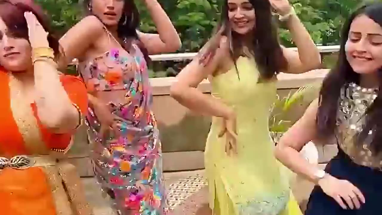 The Ishqbaaz Girls Gang Reunite Lovely Dance 😍