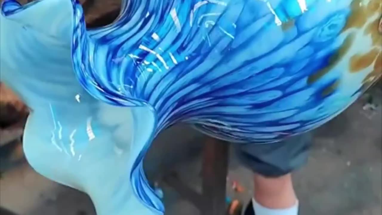 Satisfying hot glass art 🔥 What do you think?