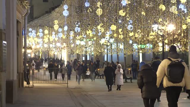 Melancholic mood in Moscow as war in Ukraine continues into holiday season