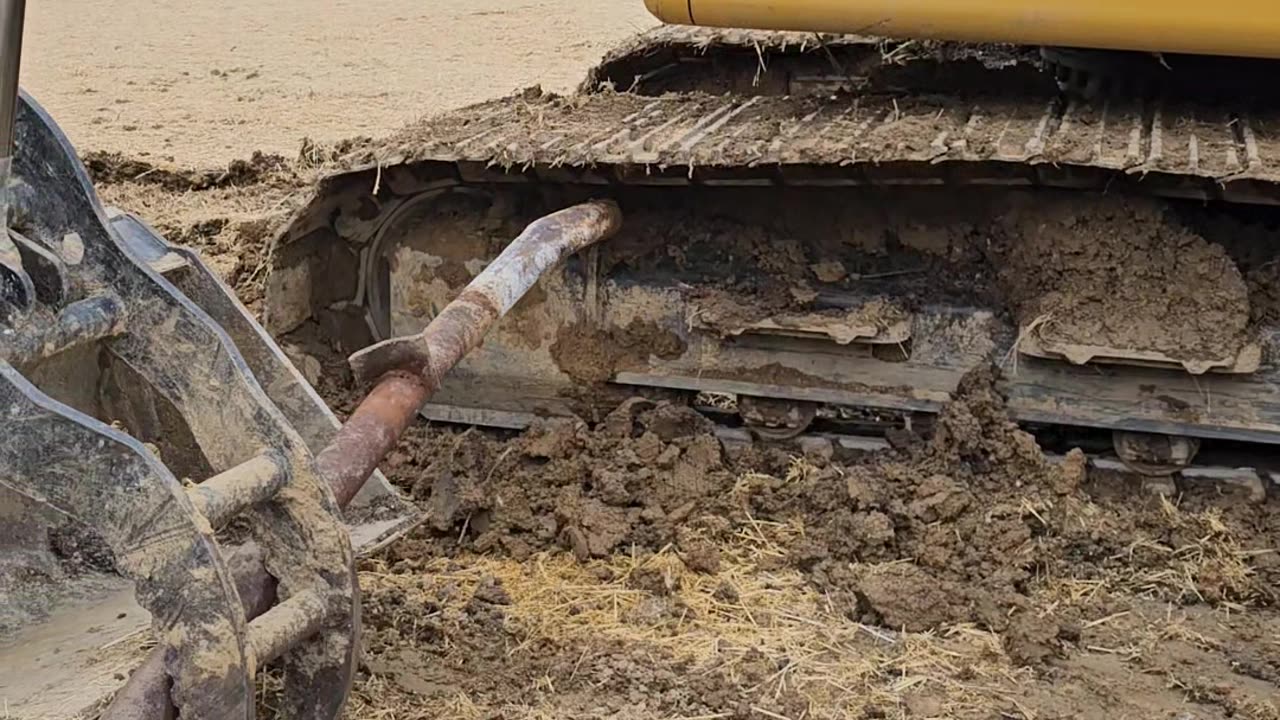 Innovative Way To Clean An Excavator's Tracks