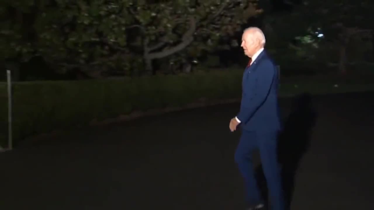 Shuffler-in-Chief: Biden Looks TOTALLY Lost Walking from Helicopter to White House [WATCH]