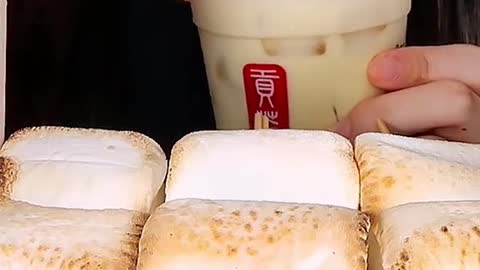 Drinking Sounds, Bubble Tea, Giant Marshmallows #zoeyasmr #zoeymukbang #bigbites #mukbang #asmr #foo