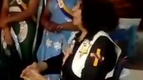 Ninfa Lua cadeirante canta Ave Maria no Vale do Amanhecer