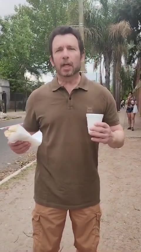 Pão com salsicha na Argentina populismo de esquerda no 'modo eleição'