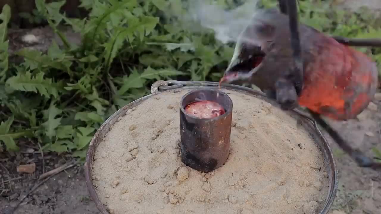 Turning - a - Rusty Bearing into a Beautiful but Extremely Sharp BUTTERFLY KNIFE