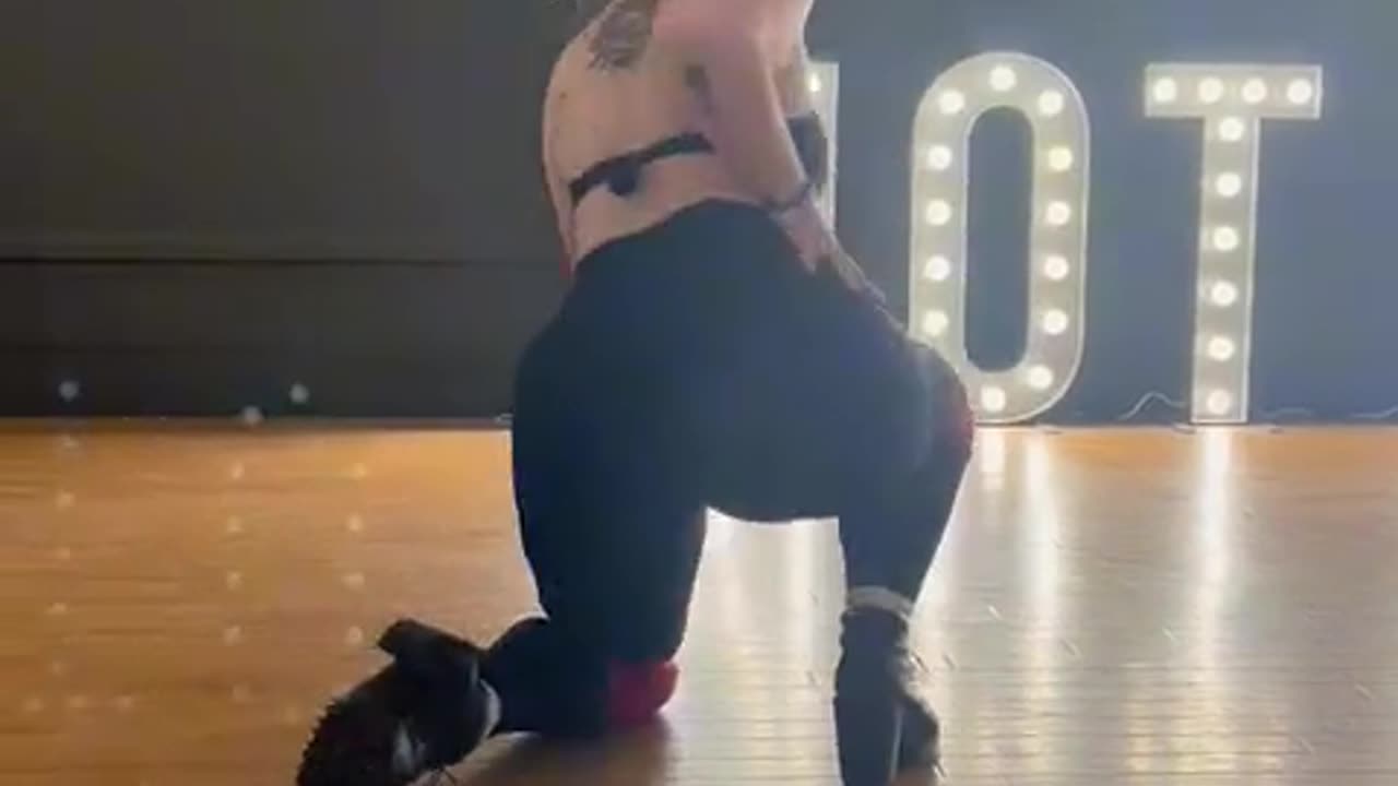 Hot girls dancing shaking as🥵#dance #rumble#funny