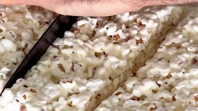 POPCORN MARSHMALLOW BARS 😋 save this for later trust me
