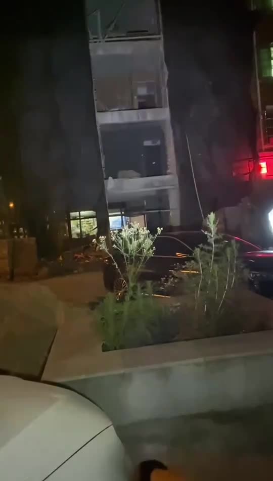 Powerful Led Flashlight XHP70 Built in Battery