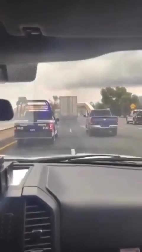 Crazy Footage of Mexican authorities chasing a smuggling semi-truck. Video By: CarInstagram