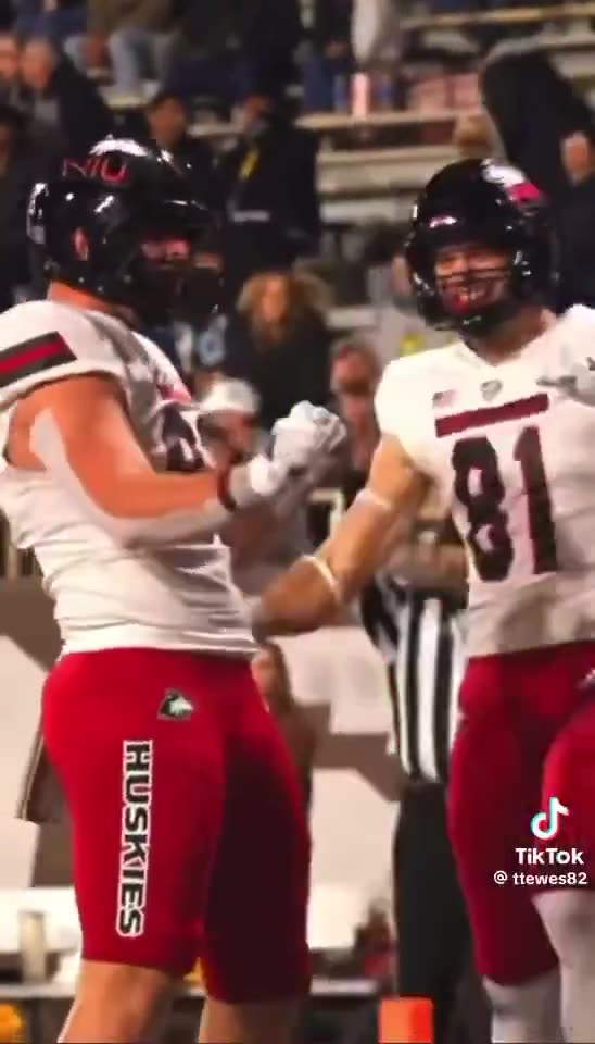 American footballers doing the Trump dance!