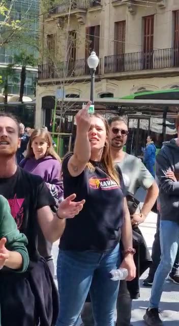 Ataque de la ultraizquierda a VOX en Manresa (Barcelona)