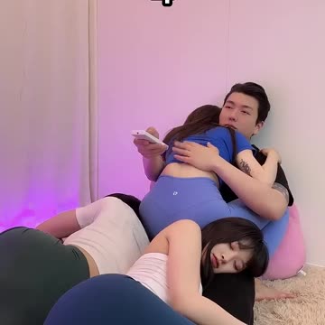 hug,hug me,the hug,hug full,hug song,how to hug,hug audio,hug video