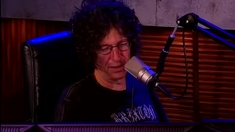 HOWARD does NOT have RONNNIE'S BACK (VIDEO)