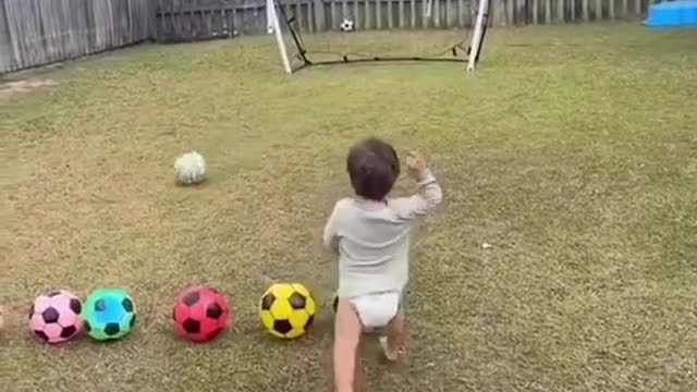 Preparing for 2042 World Cup 🤩 (Via @usmntonly)