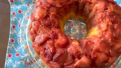 Homemade Easy Strawberry Upside Down Cake