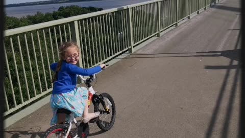 July 2015, we go back to cycling on the Humber Bridge with Ayrton using 1 stabiliser this time