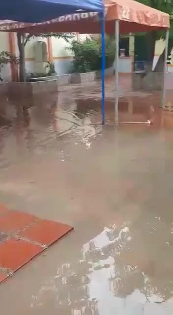 Inundación en colegio de Policarpa