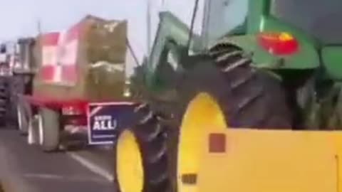 🔴[CANADA] FARMERS OUT TO SUPPORT THE TRUCKER CONVOY IN BEAMSVILLE