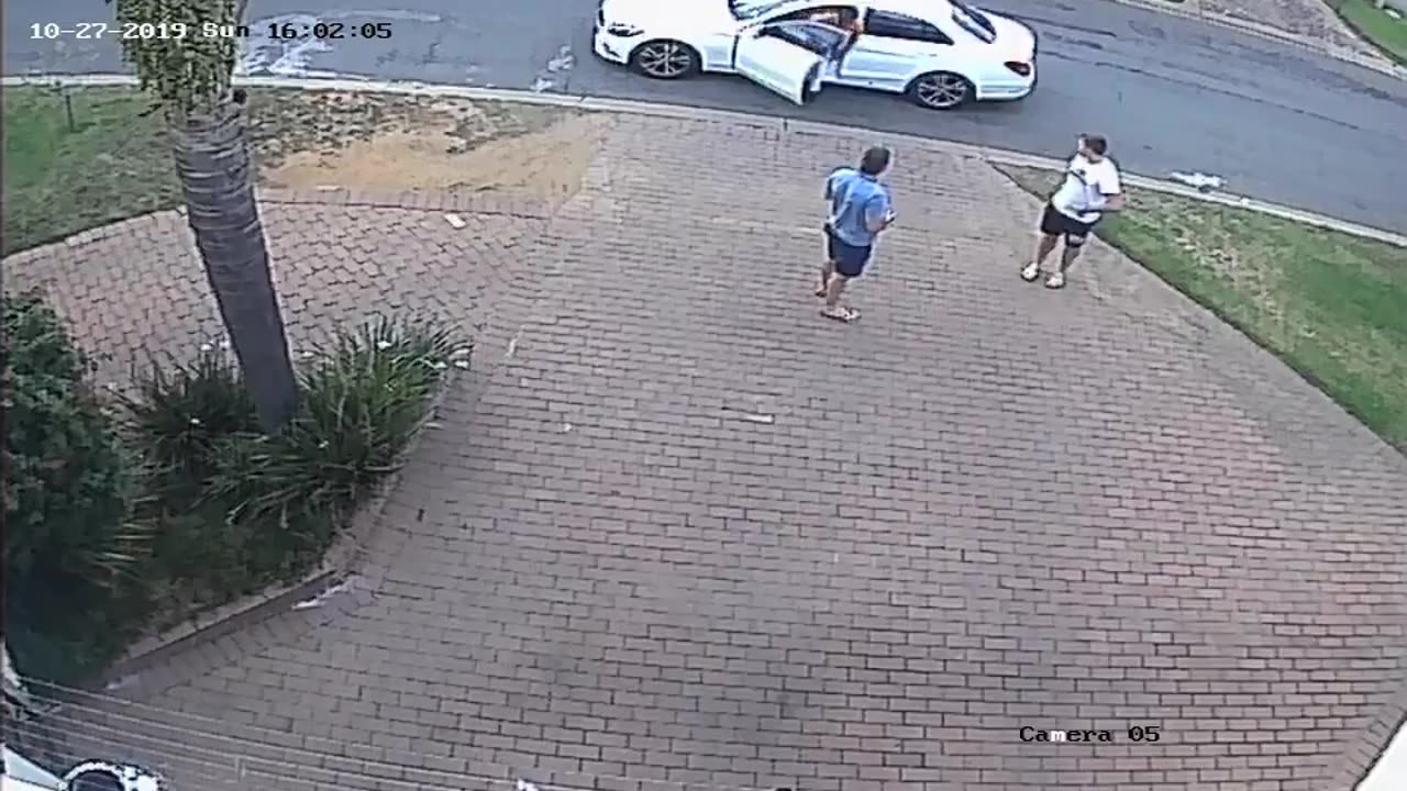 Footage shows an attempted robbery in Cape Town, South Africa