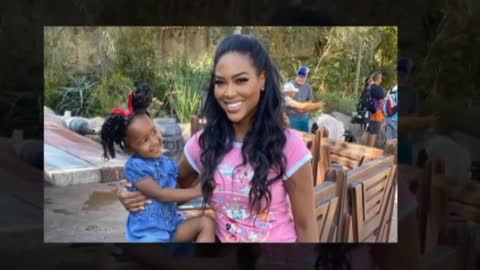 Kenya Moore daughter Brooklyn Trying To Figure Out Ways To pay At The Toy Store!