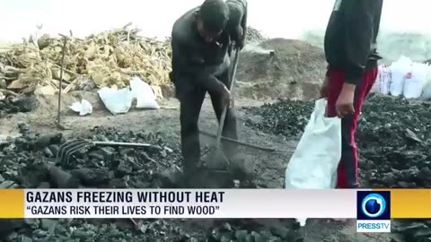 Gazans produce charcoal to get warm