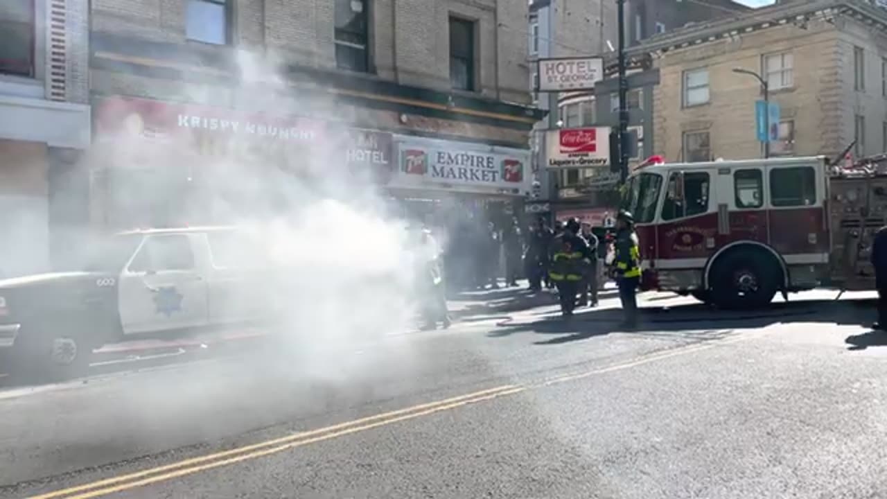 San Francisco police pick-up truck set on fire in Tenderloin District