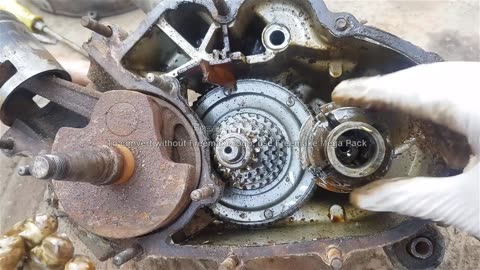 Restoration of 1970s Italian Vespa 150cc Engine Tear Down | Disassembling of Piaggio Engine