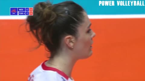 Beautiful and Talented Volleyball Player - Zehra Gunes (HD)