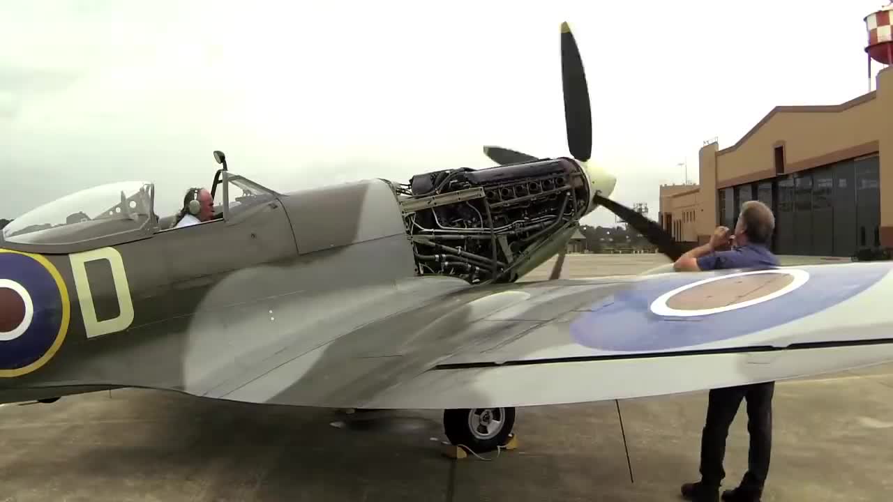 Spitfire MK XVI - First Engine Run in 17 Years!