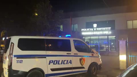 Policia dhunon dhe shoqëron dhjetëra protestues