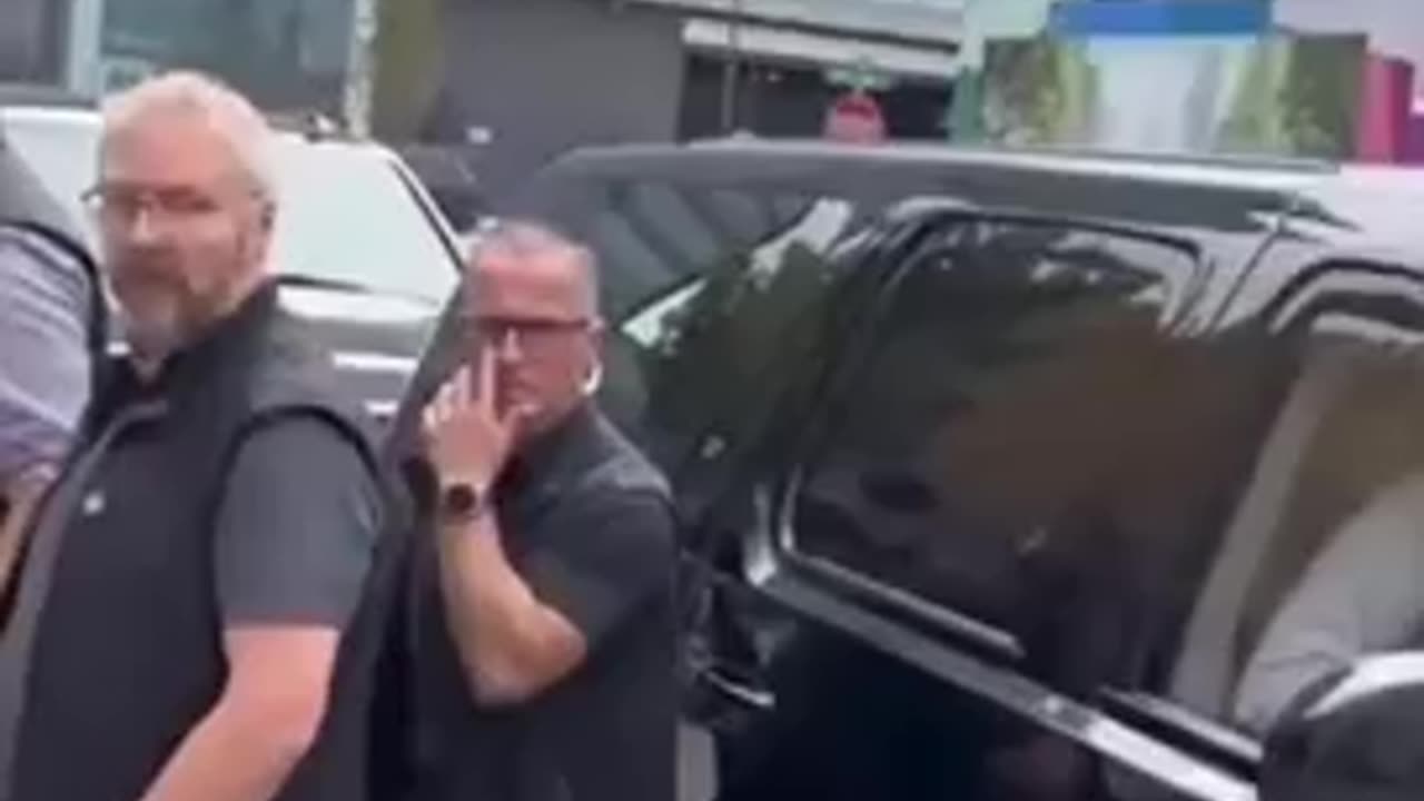 100% Propaganda | Justin Can Not Walk Down The Street Anymore