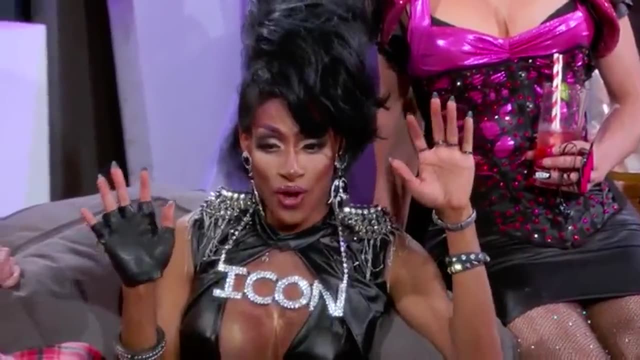 AOC tells group of Drag Queens that she used to watch drag every night