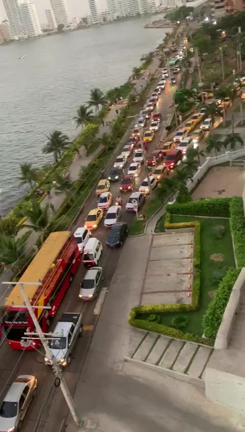 Caos vehicular en Bocagrande