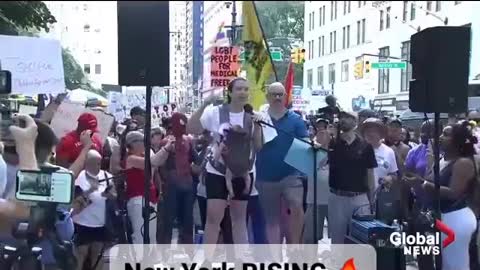 New Yorkers protesting vaccine mandates and passports. 🔥