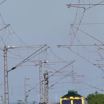 Class 66 Freightliner fights its way up the Egge Mountains