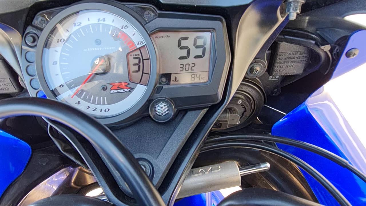 Cruising on the gixxer