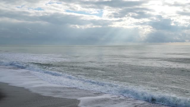 Ocean Waves breaking on shore line Meditation background sound