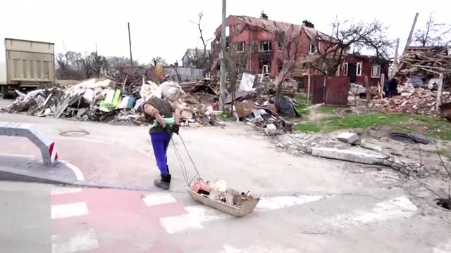 'Do not be bullied' -Pelosi visits Kyiv