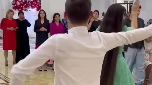 شوفو شعر اخت العروسه😍اروحن فدوه للواكف اكبالي💃🏻💃🏻😂😂