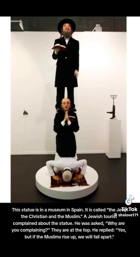 If the Muslims ☪️ rise up the world's in trouble. Interesting Statue