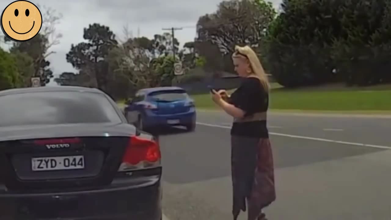 Funny WOMEN FAIL IN TRAFFIC