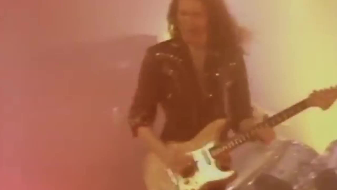 Motörhead - Overkill (Official Music Video)