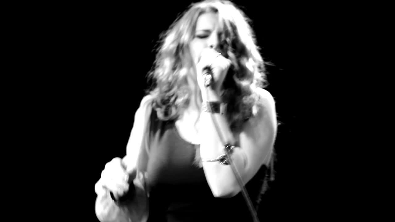 Savannah Outen: at The Roxy (Sunset Strip) performing "Be Original
