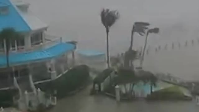 Timelapse shows storm surge Tovertaking pool and courtyard outside of Fort Myers hotel