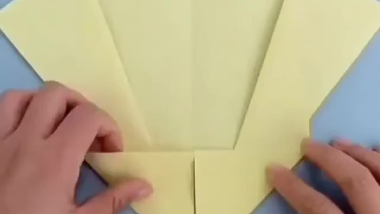 Lifehack DIY paper airplane