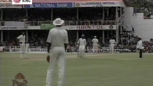 Curtly Ambrose Funny Incident Didn't throw the ball Batsmen Inzamam & Basit Take 2 runs