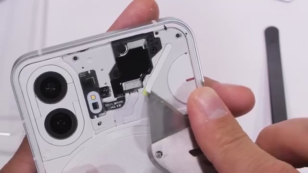 "Nothing Phone 2 TEARDOWN - The LEDs aren't what they seem"