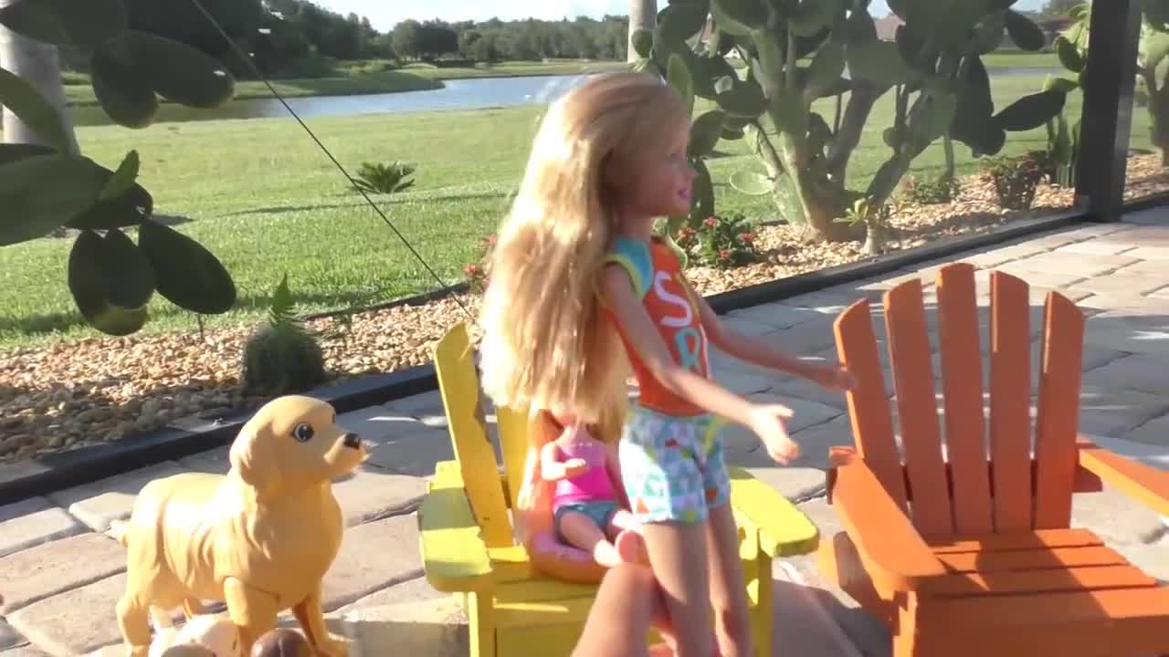 POOL ! Elsa and Anna toddlers - Barbie - boat ride - floaties - swim - water fun - splash