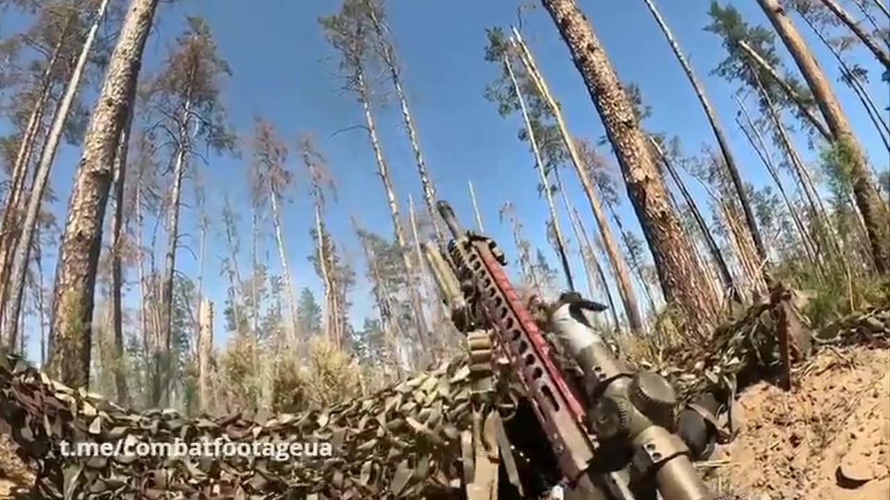 🔫 Ukraine Russia War | Ukrainian Soldier Attempts to Shoot Down Russian FPV Drone Near Kreminn | RCF